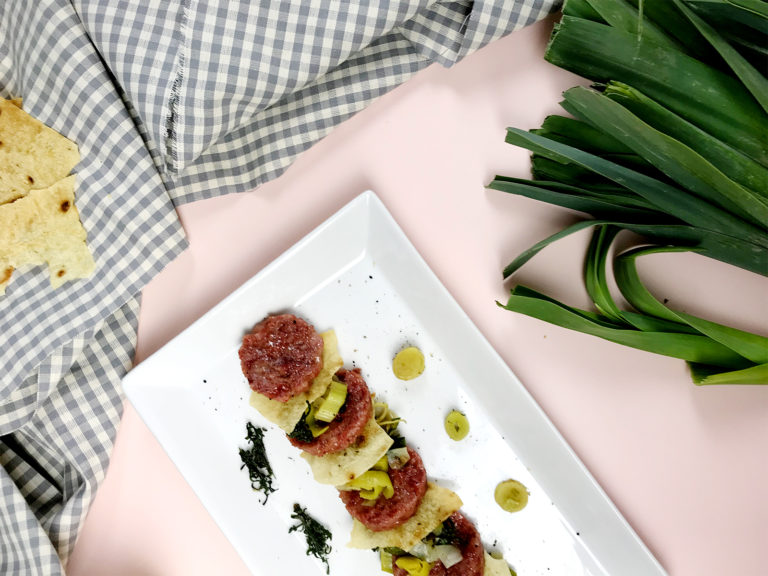 Millefoglie pane carasau, cotechino e porri